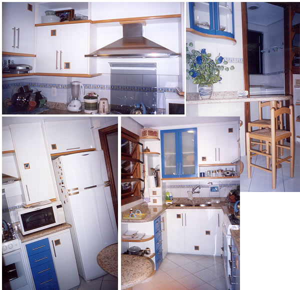 <span>Cozinha branca com detalhes em azul e puxador Cerejeira</span>
