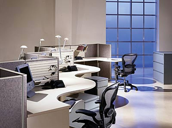 <span>Escritório com mesas para Call Center</span>
