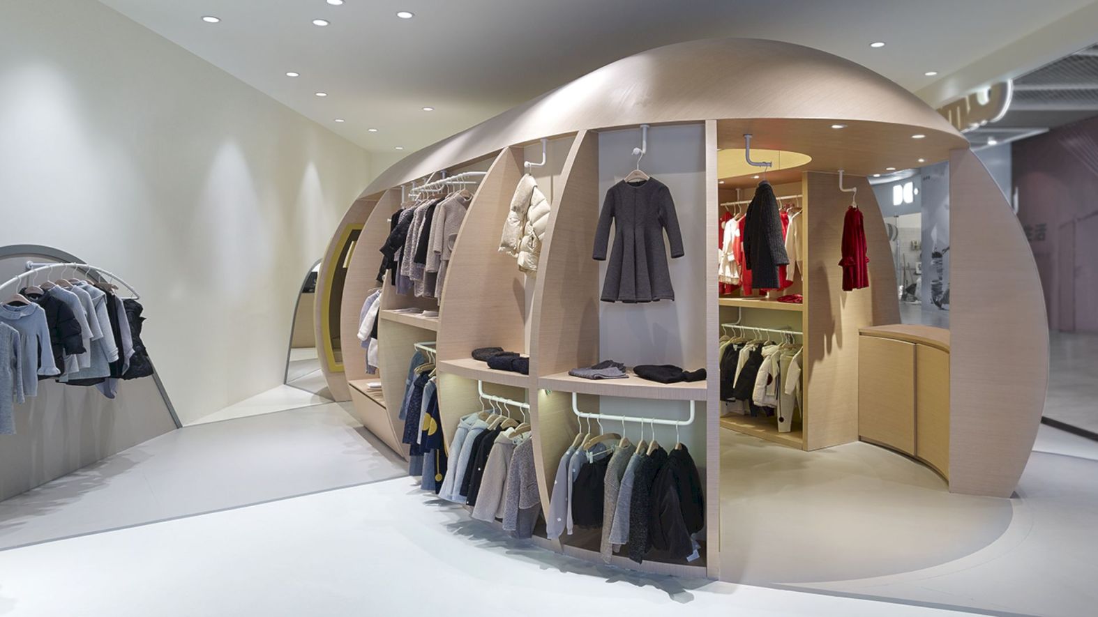 móvel roupas estilo pilula